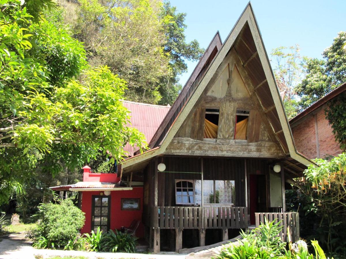 Liberta Homestay Tuk Tuk Exterior photo